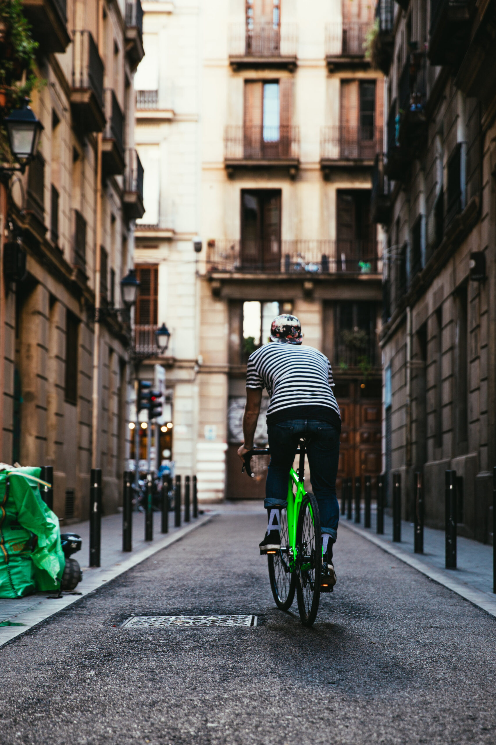 biking-on-city-streets